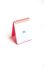 画像をギャラリービューアに読み込む, 2026 DESK CALENDAR ネオンピンク
